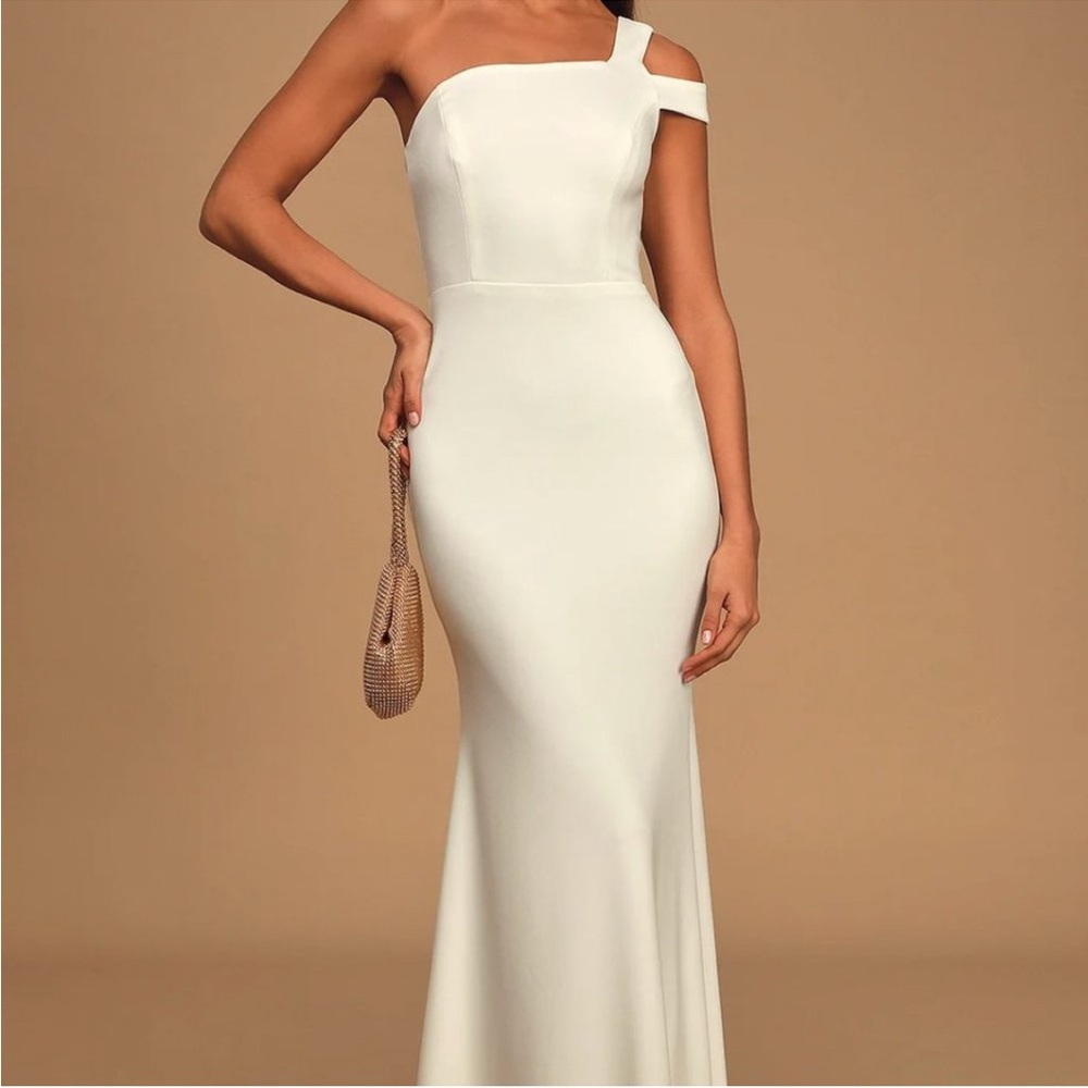 Elegant White One-Shoulder Dress